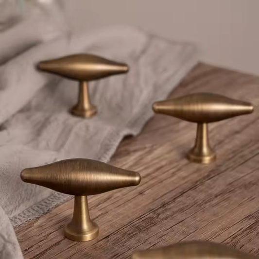 Björkhult T-Knopp i Mässing – Antique Brass