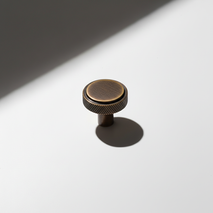 Studiobild Nyckeby Knopp Antik Brons
